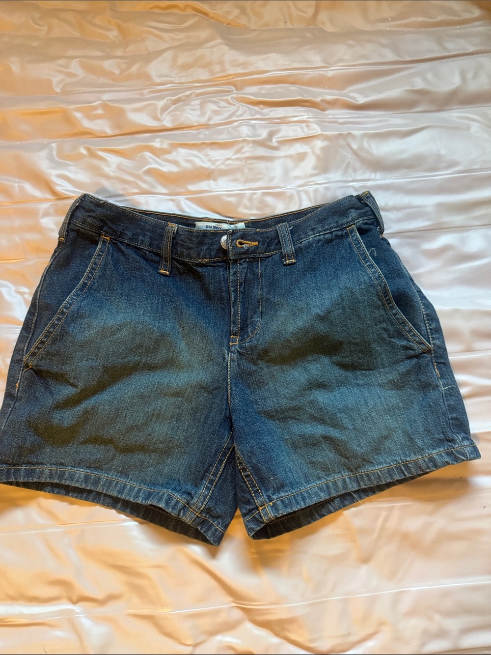 Old Navy mid rise Classic Women's Denim Shorts - Dark Blue. Size 1